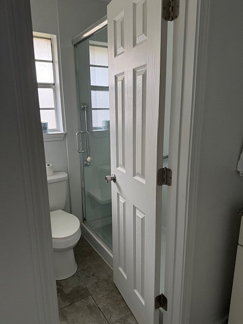 Jackson En suite Bathroom with glass shower door.