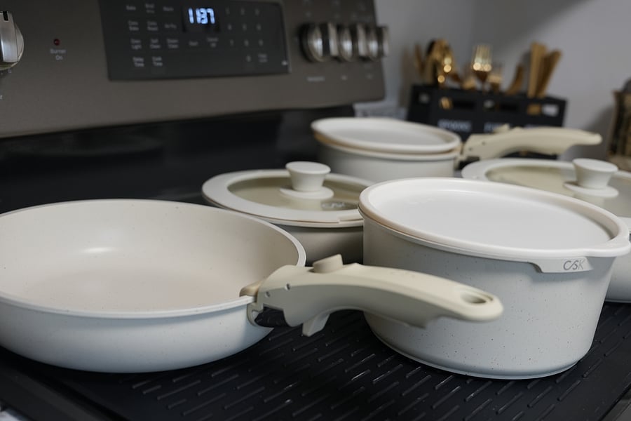 pots and pans have removable handles and lids for easy and convenient transfer to fridge