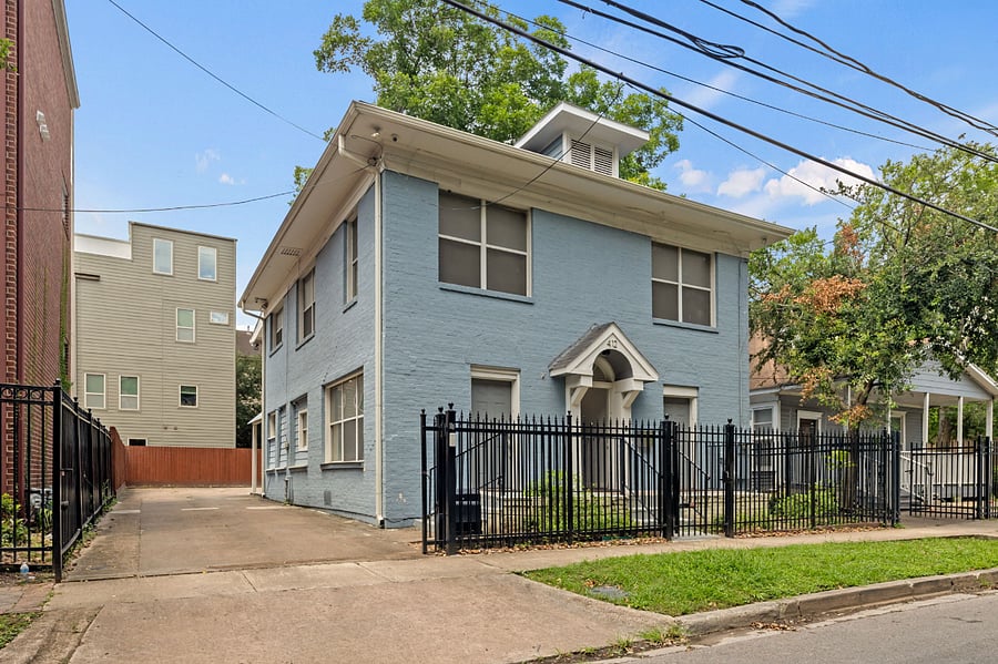 Gated parking lot with keypad and remote control access. 1 spot provided with unit. Building is blocks away from the restaurants and entertainment of Midtown. Also blocks from McGowen Light Rail for Med Center and Downtown. 