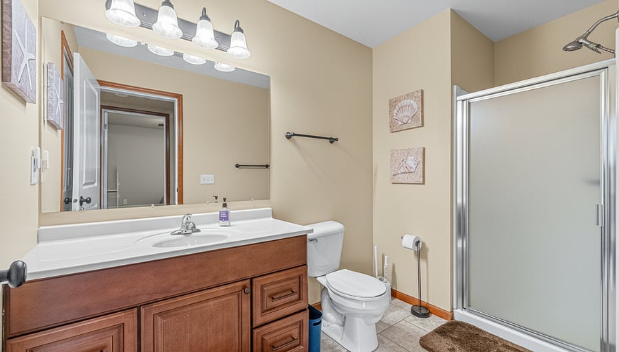 Bedroom D private bathroom