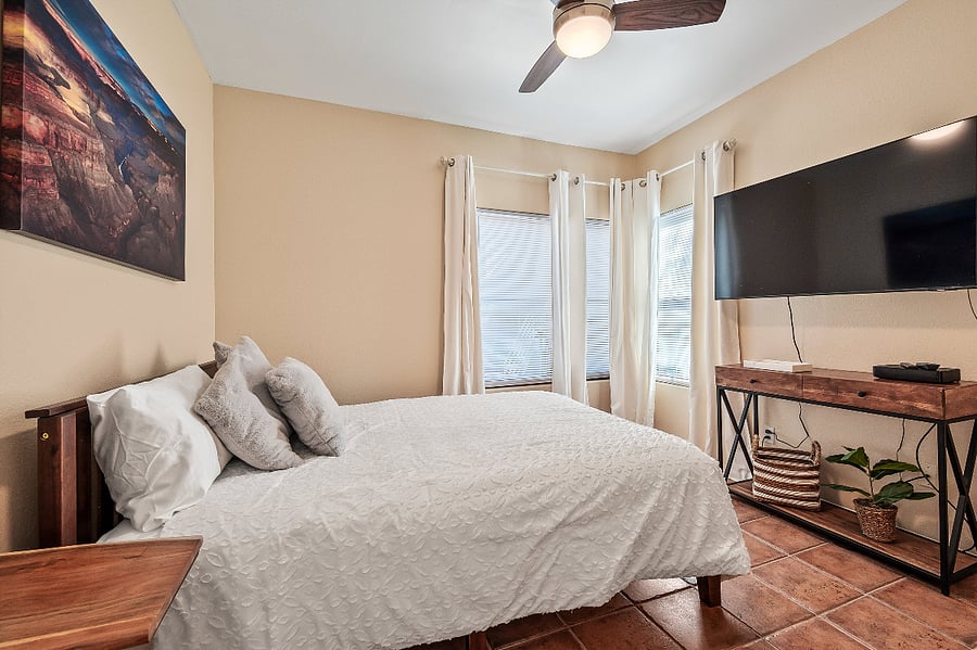 2nd bedroom with queen be and smart tv.