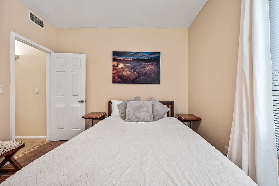 2nd bedroom now has lamps w/phone charging stations.