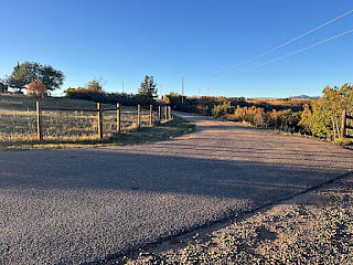 driveway/road to house