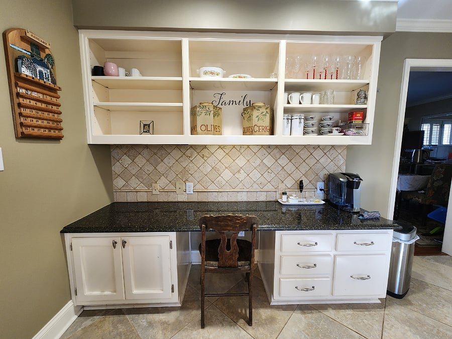 Working desk area off dinette