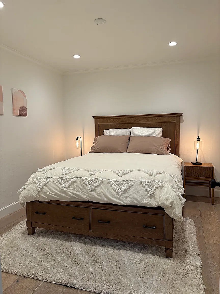2nd Bedroom with queen bed