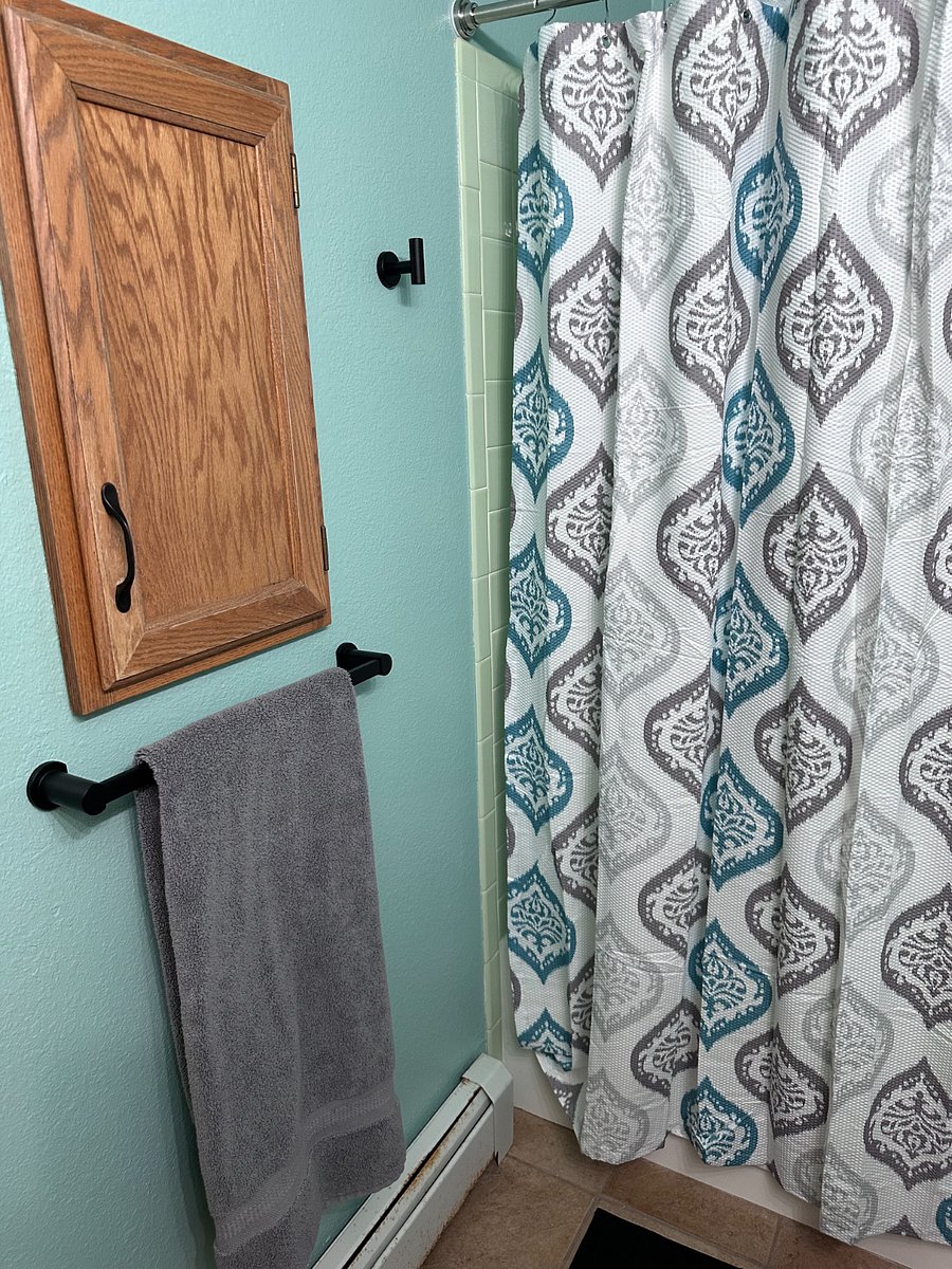 Lower level full bathroom