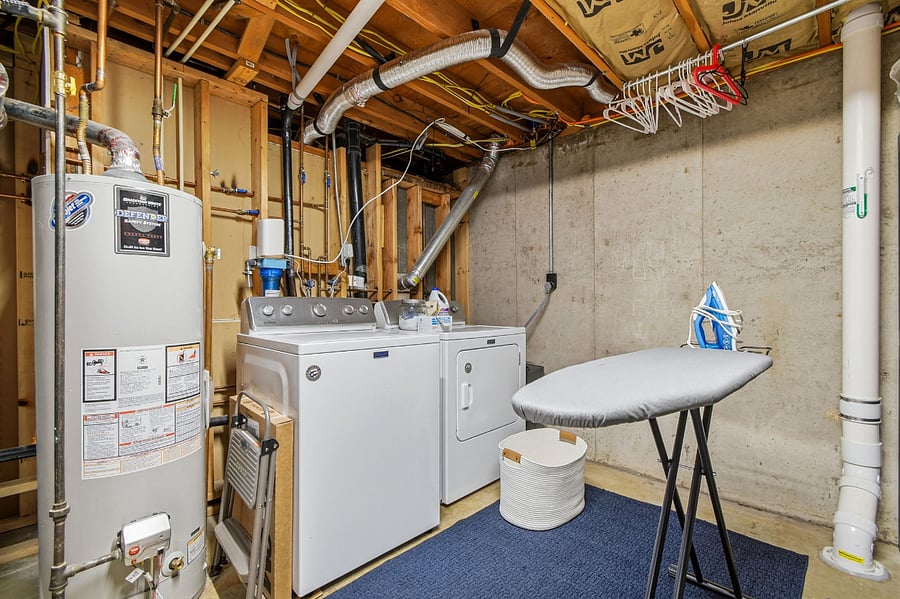 Private W/D in laundry room