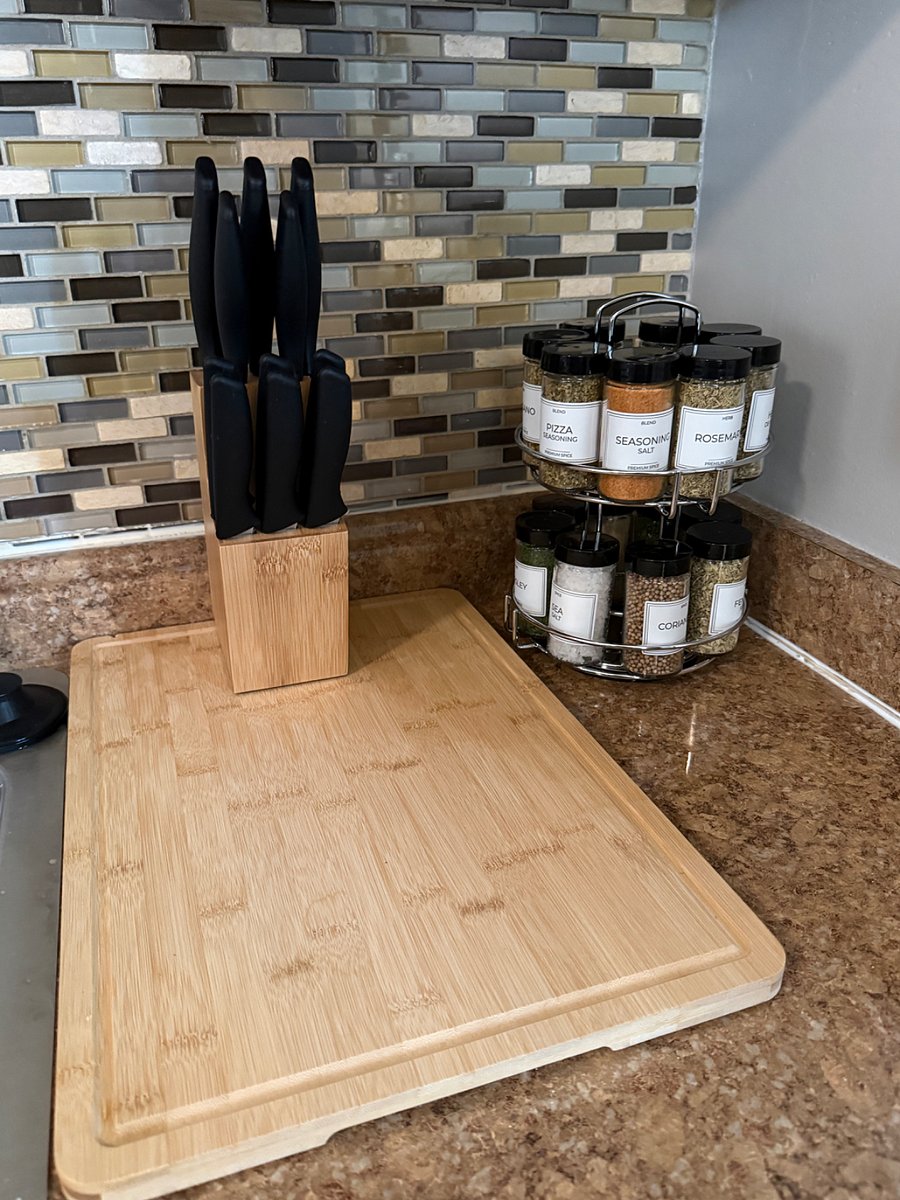 Kitchen Knives & Seasoning Rack
