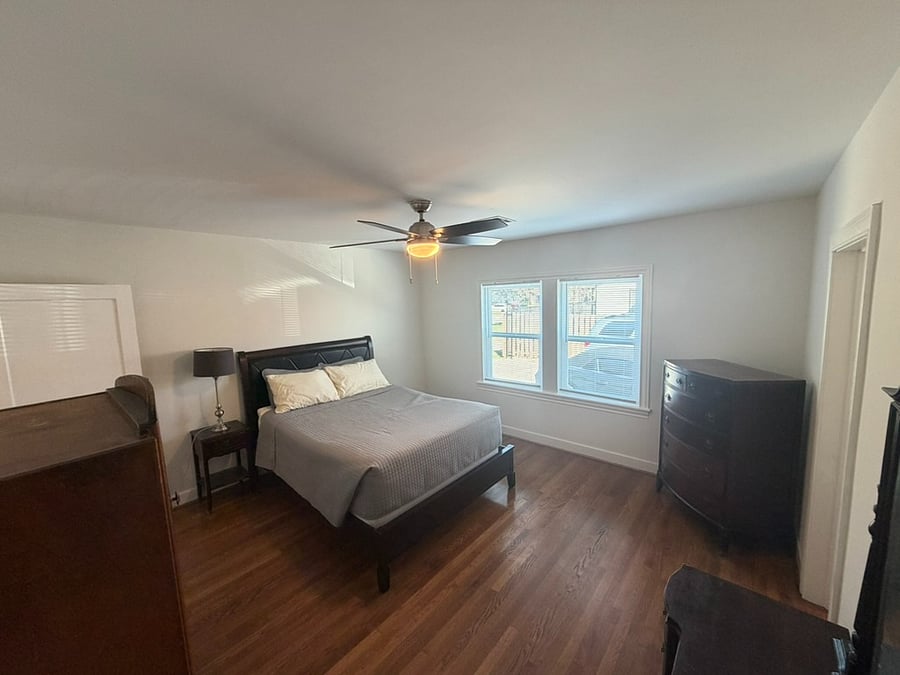 Master bedroom has queen size bed