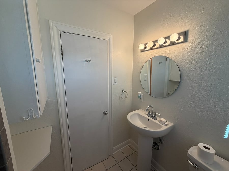 2nd bathroom between bedroom 2 and 3