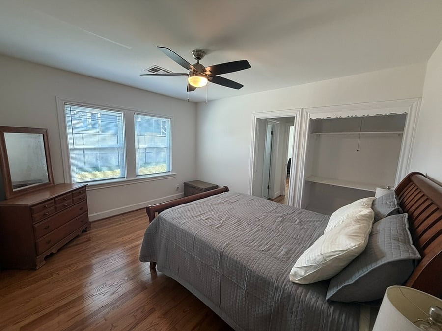 2nd bedroom with full bed