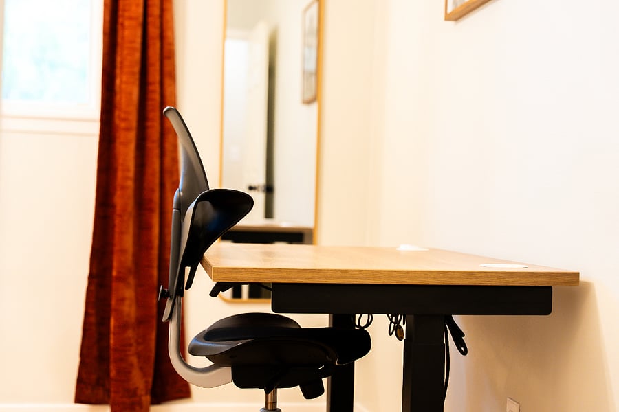 Desk in the secondary bedroom.