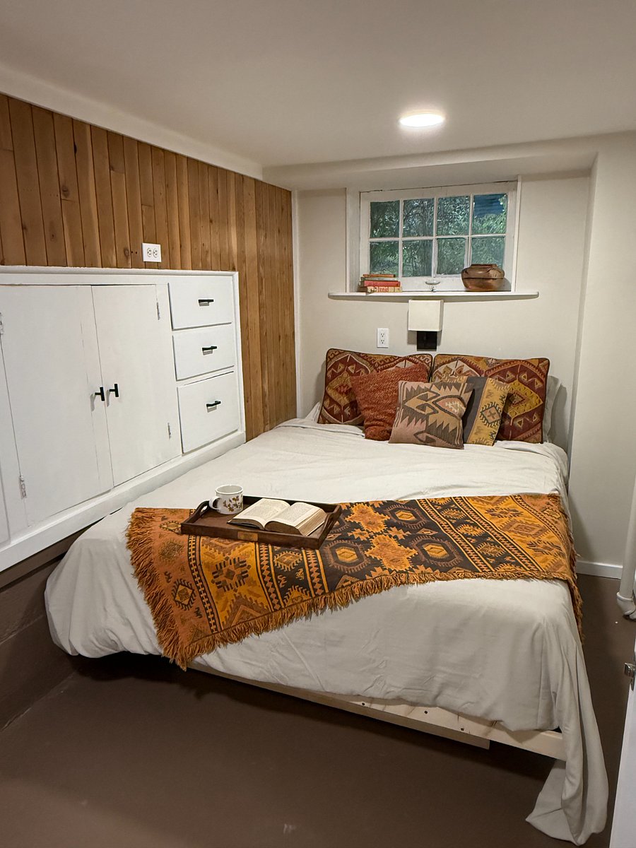 Queen bedroom