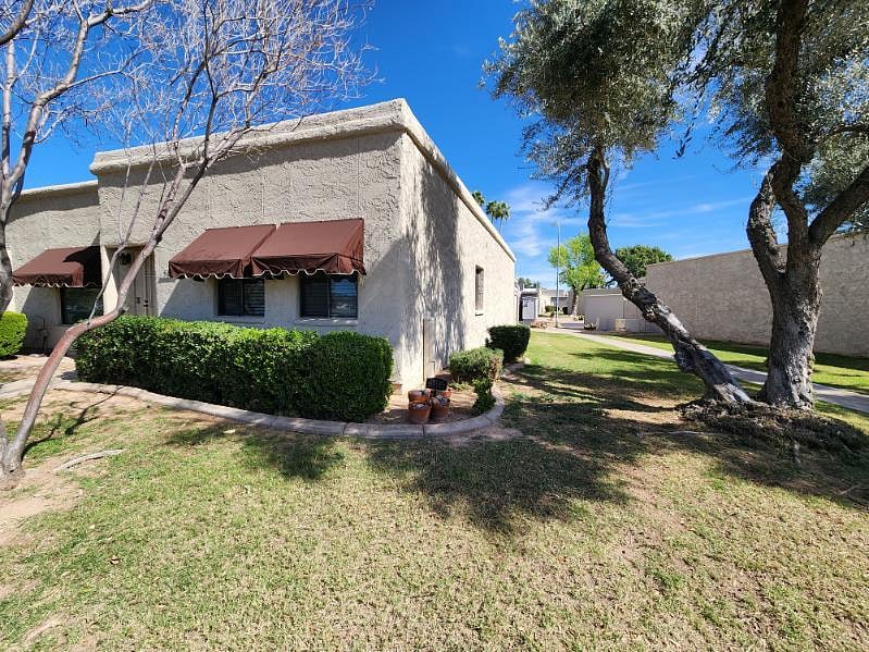 SIngle story! End unit faces lake. Has only one common wall. Gated back patio with reserved covered parking.