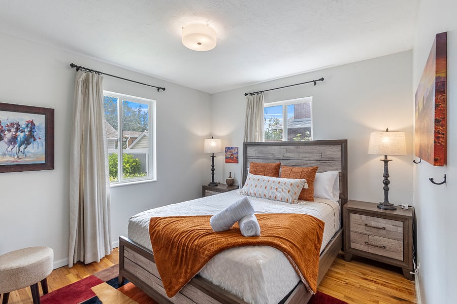 Queen Bed with single closet