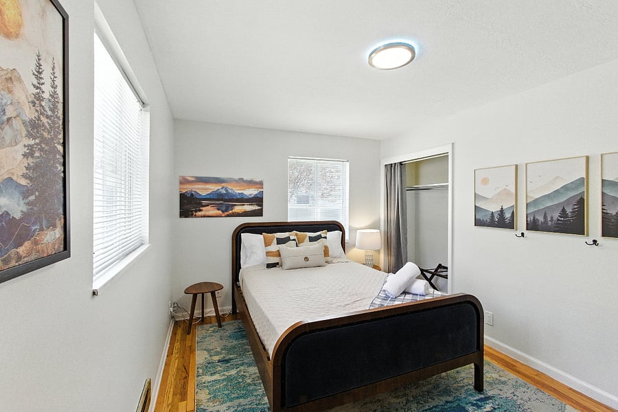Queen Bed with single closet