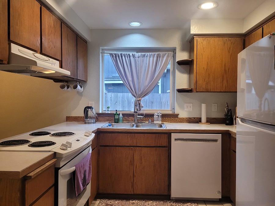 full kitchen