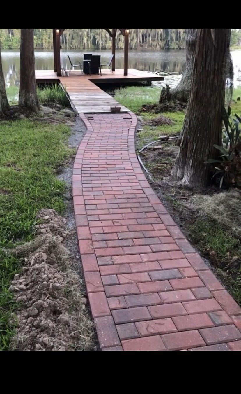 sidewalk leading to Lake Gardenia