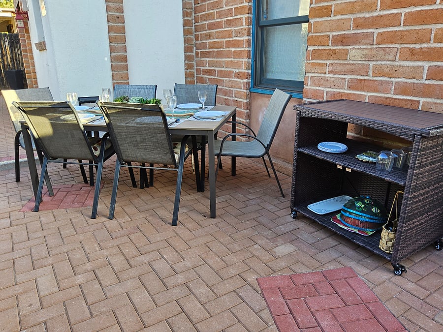 Outdoor dining for six with a fully stocked setup and BBQperfect for easy meals outside.