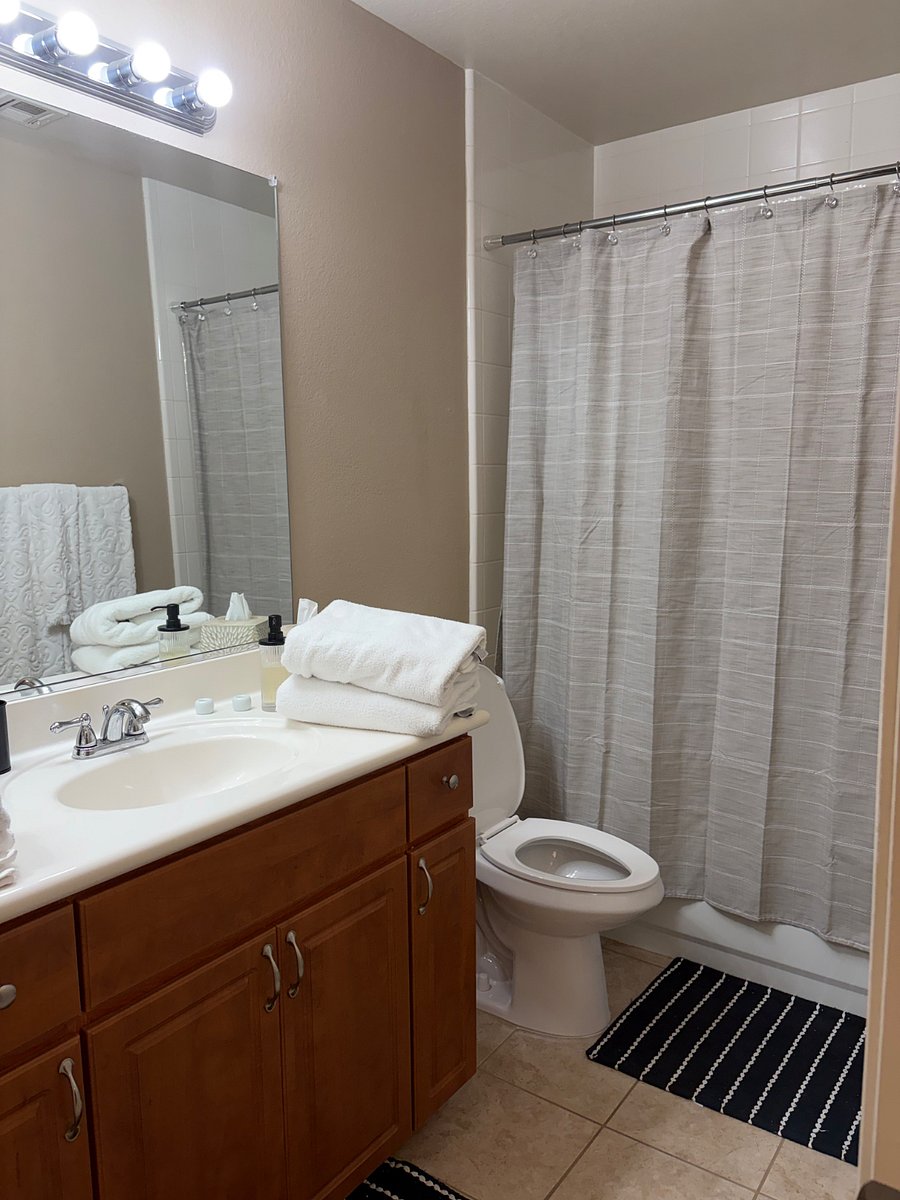 Full sized guest bathroom