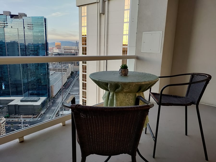 Lg. Balcony with Table/Chairs