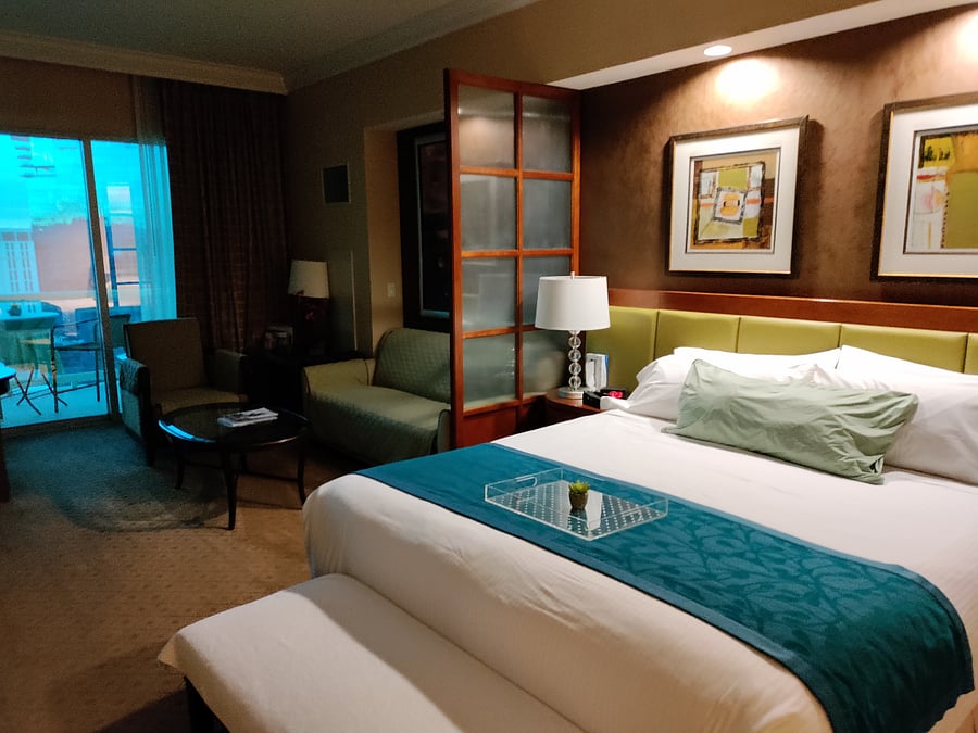 Comfy King-Size Bed with Queen-Size Sofa Bed Pullout