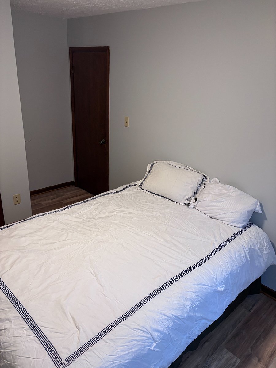 3rd bedroom with queen bed