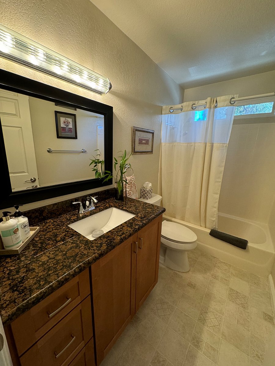 Bathroom upper floor