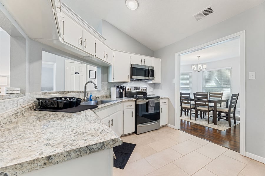 Fully furnished kitchen