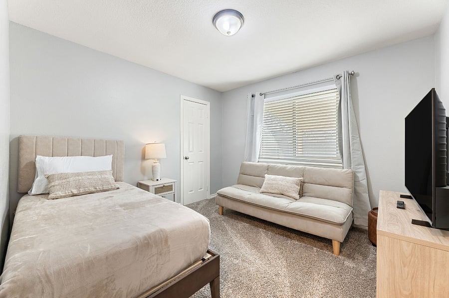 Bedroom 3, 1 twin bed, 1 futon