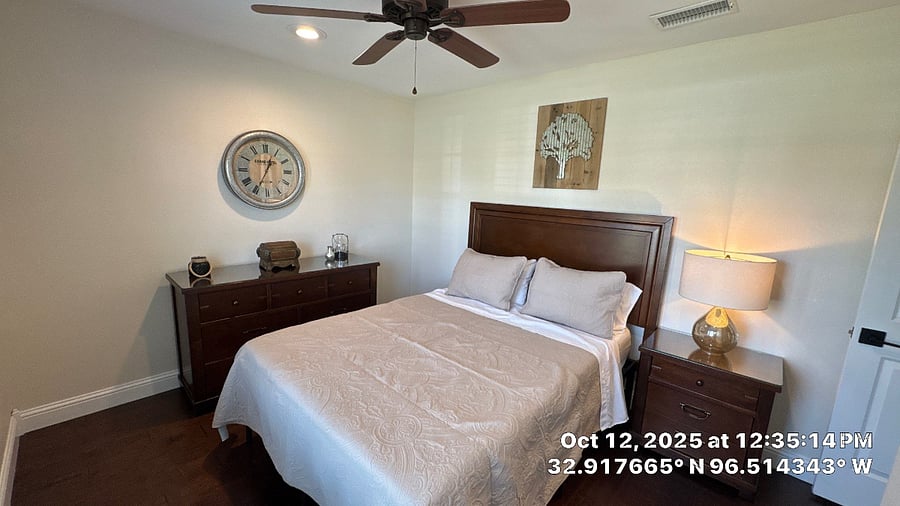 Room 3 with a Queen bed