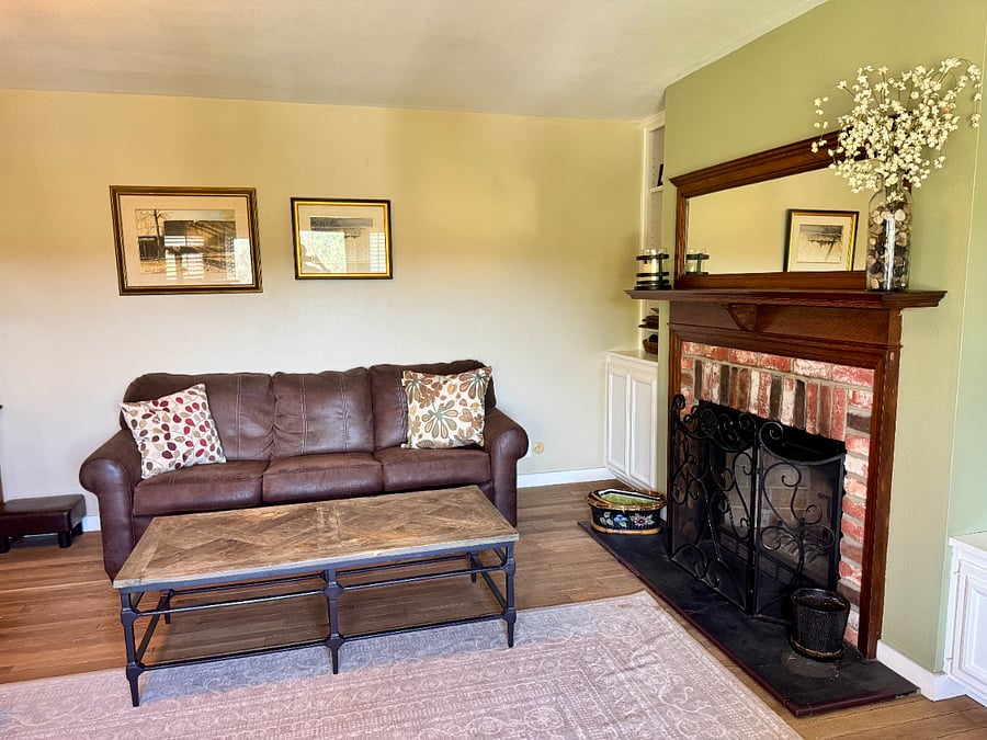 Living room (shared space)