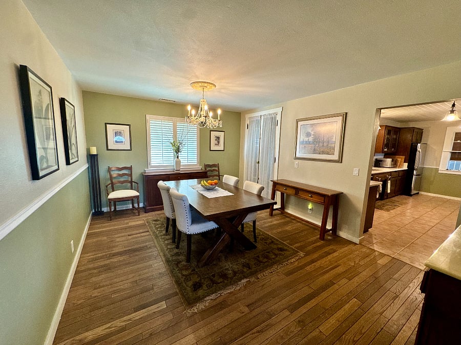 Dining room with access to kitchen (shared space)