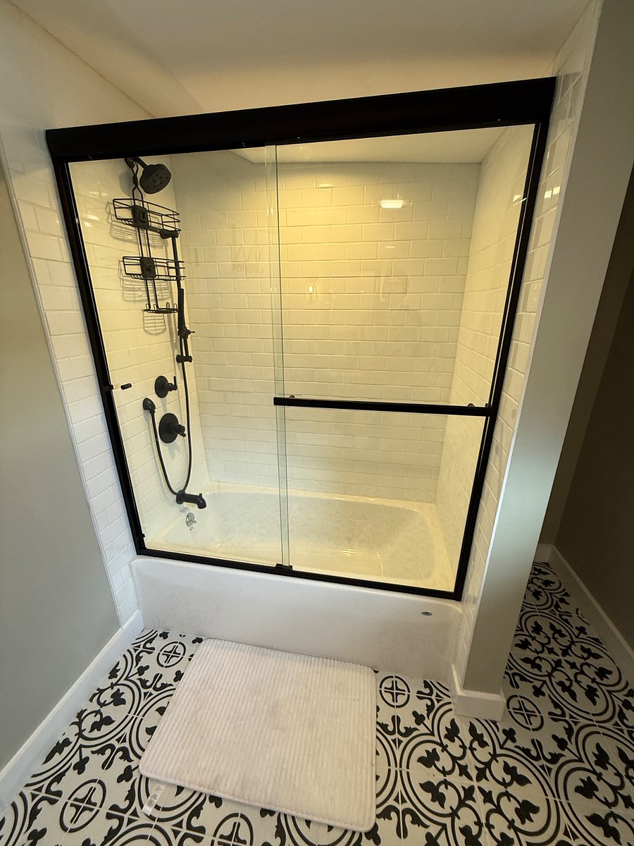 Shower/tub
