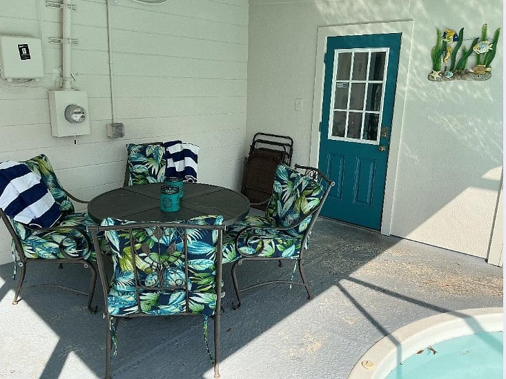 OUTDOOR DINING AREA 