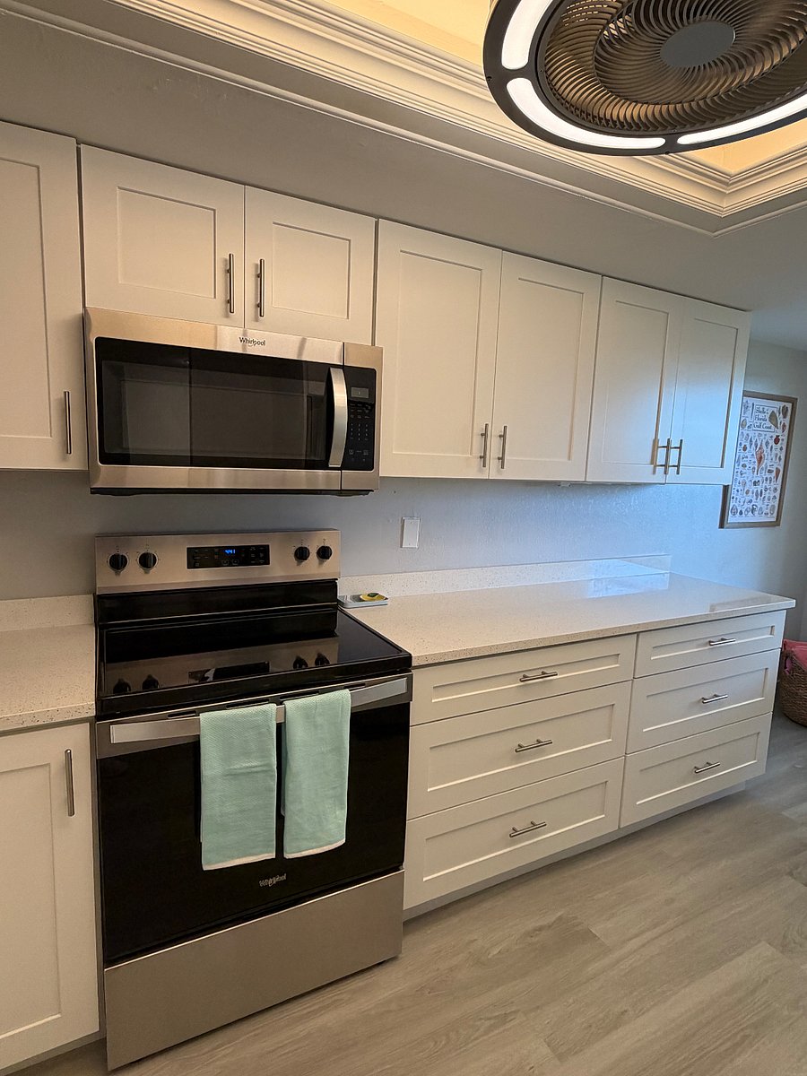 Sparkling glass-top stove and plenty of counterspace.