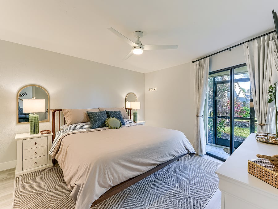 King size bed