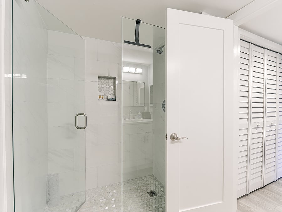 Guest bath shower (there is no bathtub in this unit)