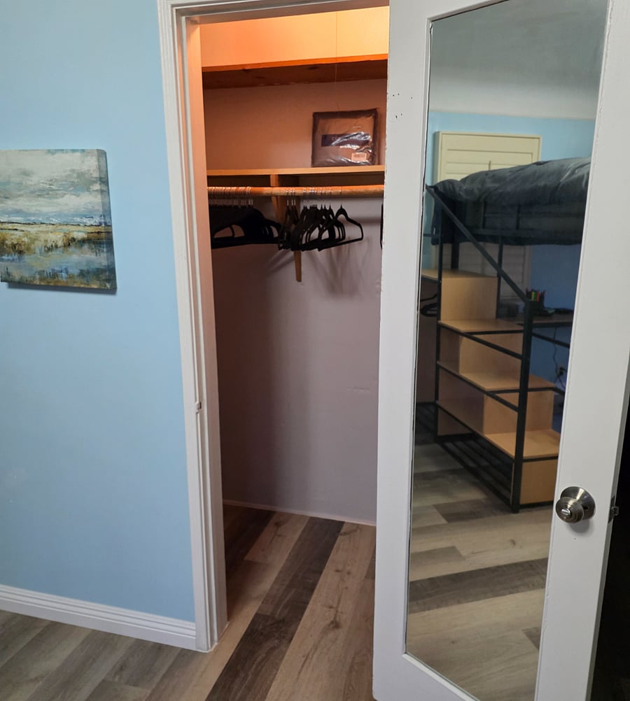 Walk-in Closet