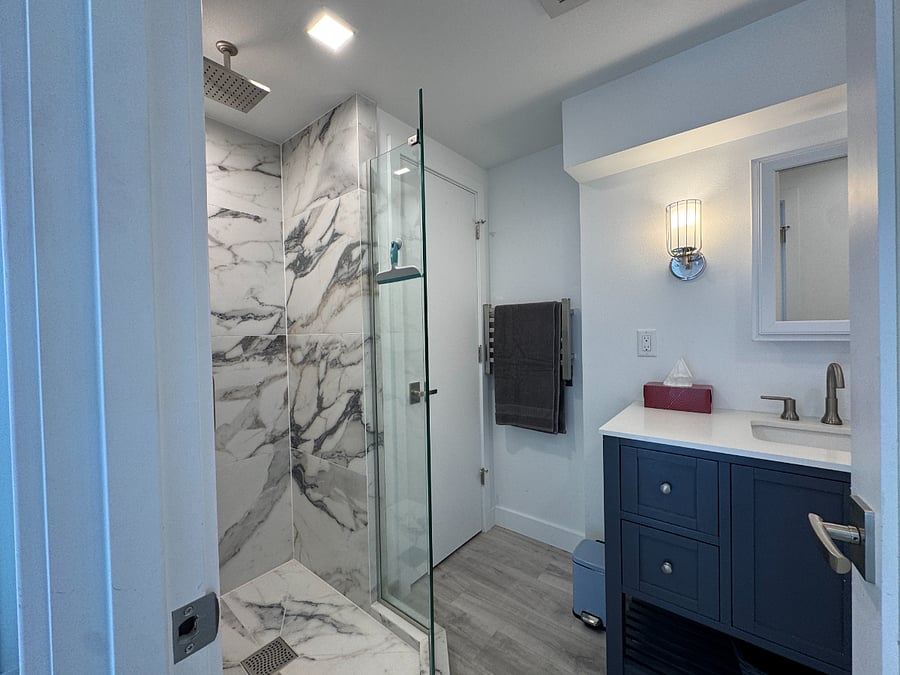 Large-format tiles are easily cleaned. Heated towel rack! Great light around the medicine cabinet.