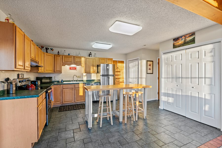 Full amenity kitchen with extra counterspace/bar and seating, Range, dishwasher, Fridge/freezer