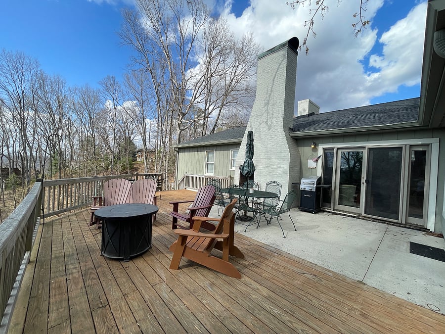 Spacious back patio/deck with plenty of outdoor furnishings
