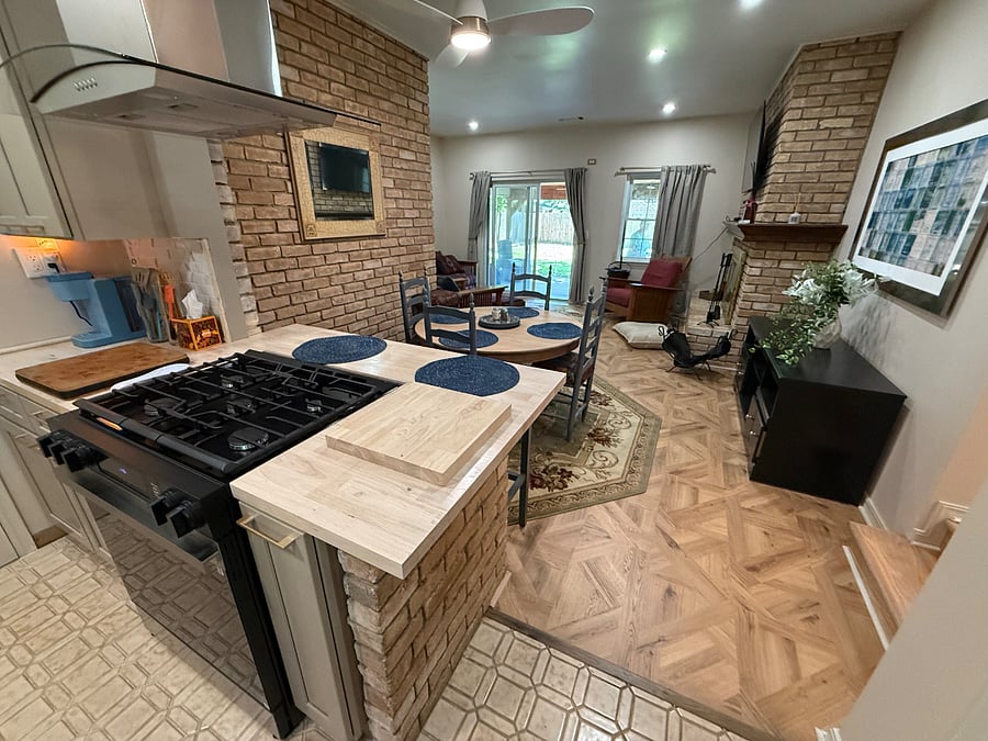 Open Kitchen, Dining Room and Family Room. 9' ceilings. New Samsung bespoke gas range / oven Open island vent. All new cabinets, Farm Sink, dischwasher and side by side Refrigerator.