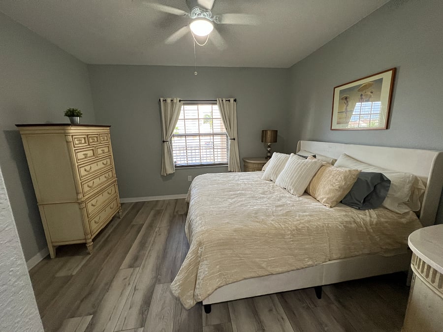Master bedroom with high quality mattress - king sized bed.