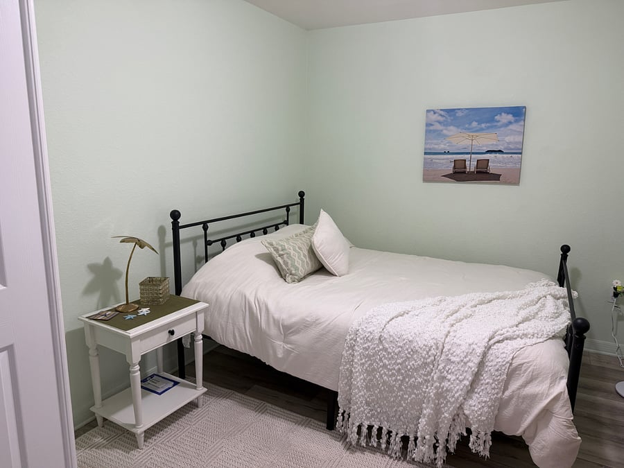 Den has a queen bed