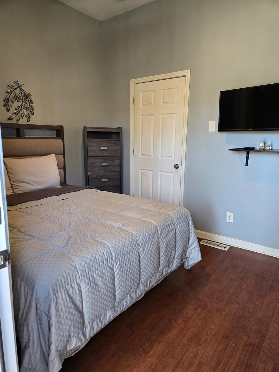 Bedroom 1 on 1st fl