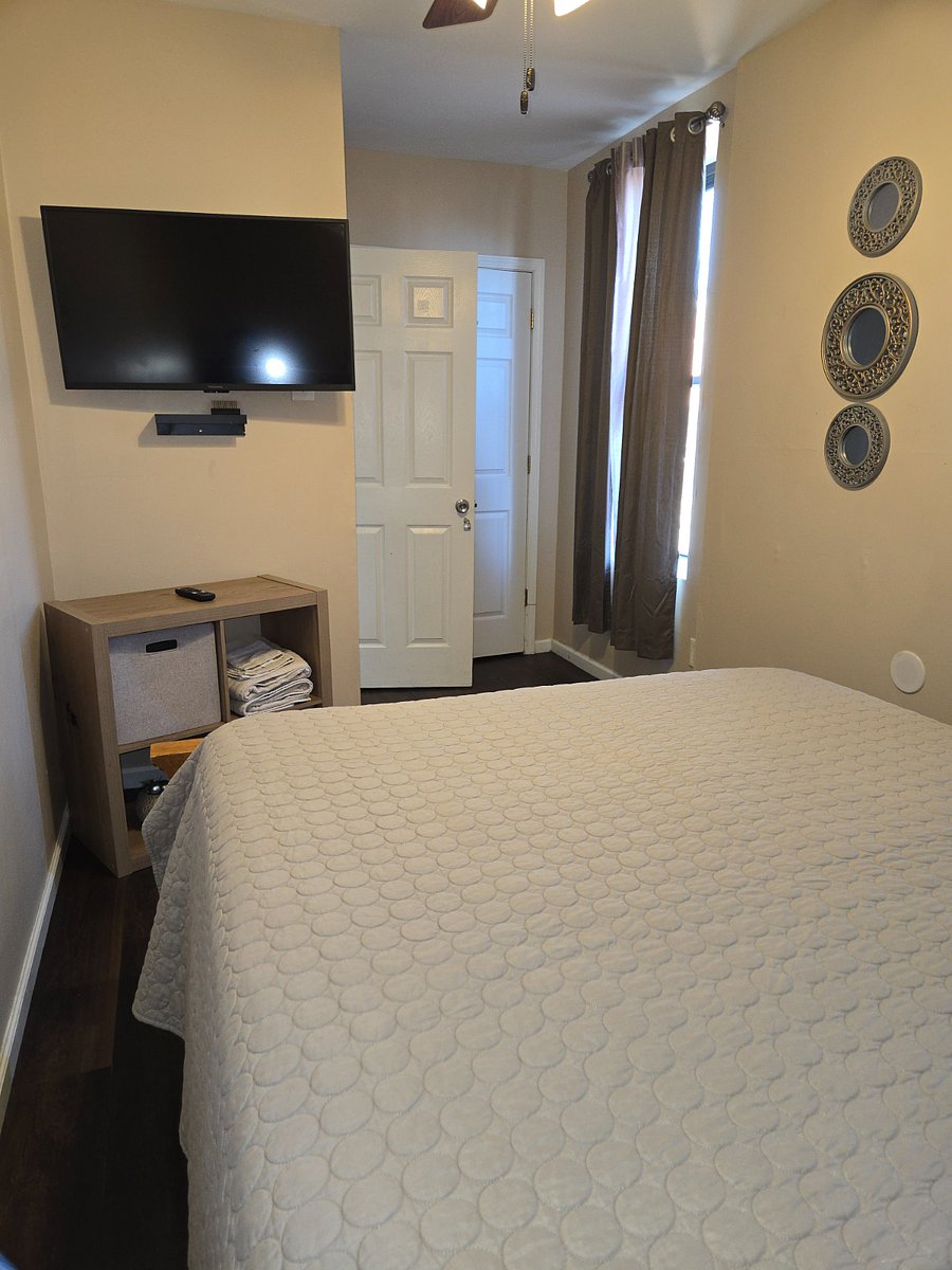Middle bedroom 3 on the 3rd floor