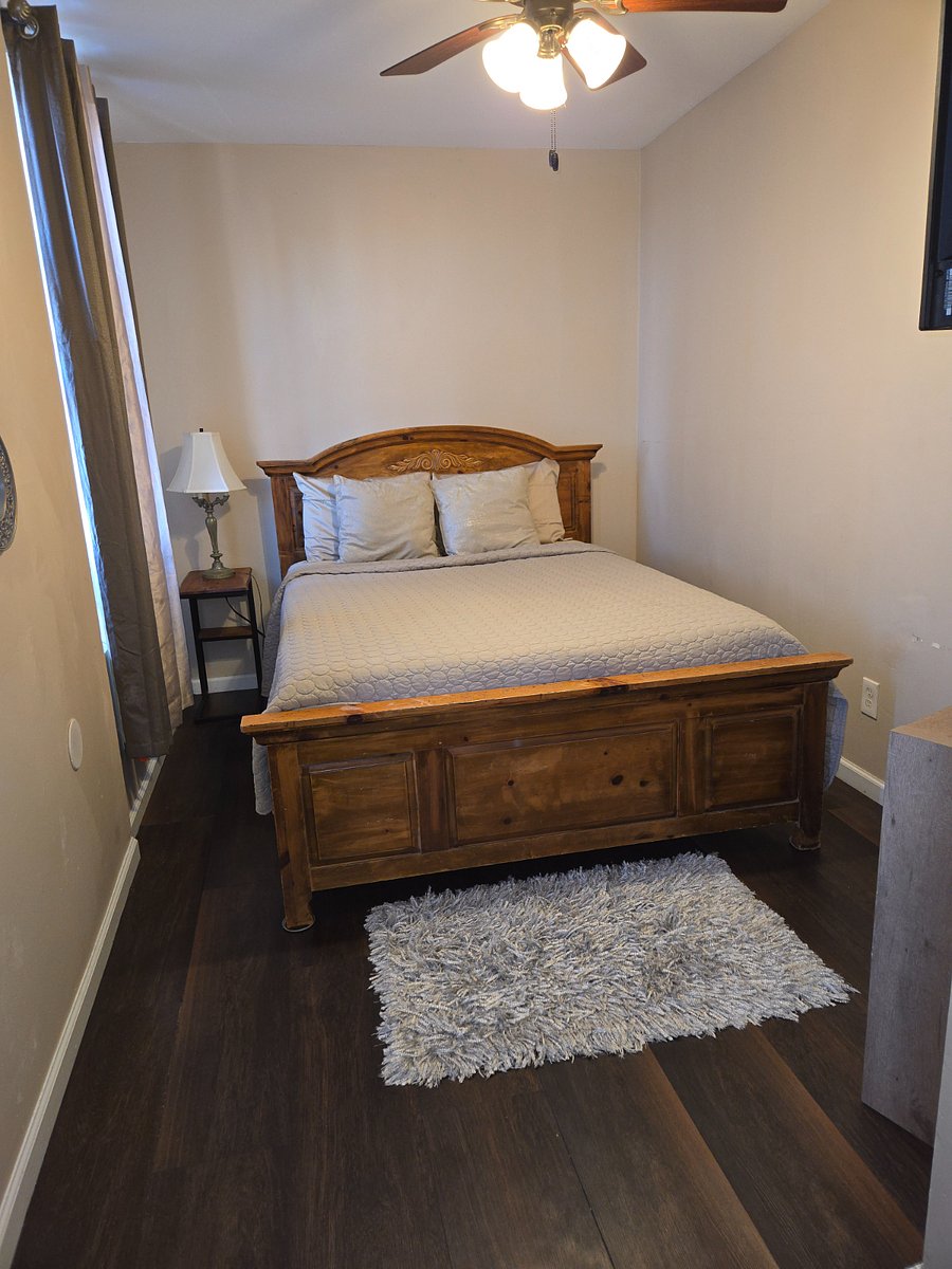 Middle bedroom on the 3rd floor