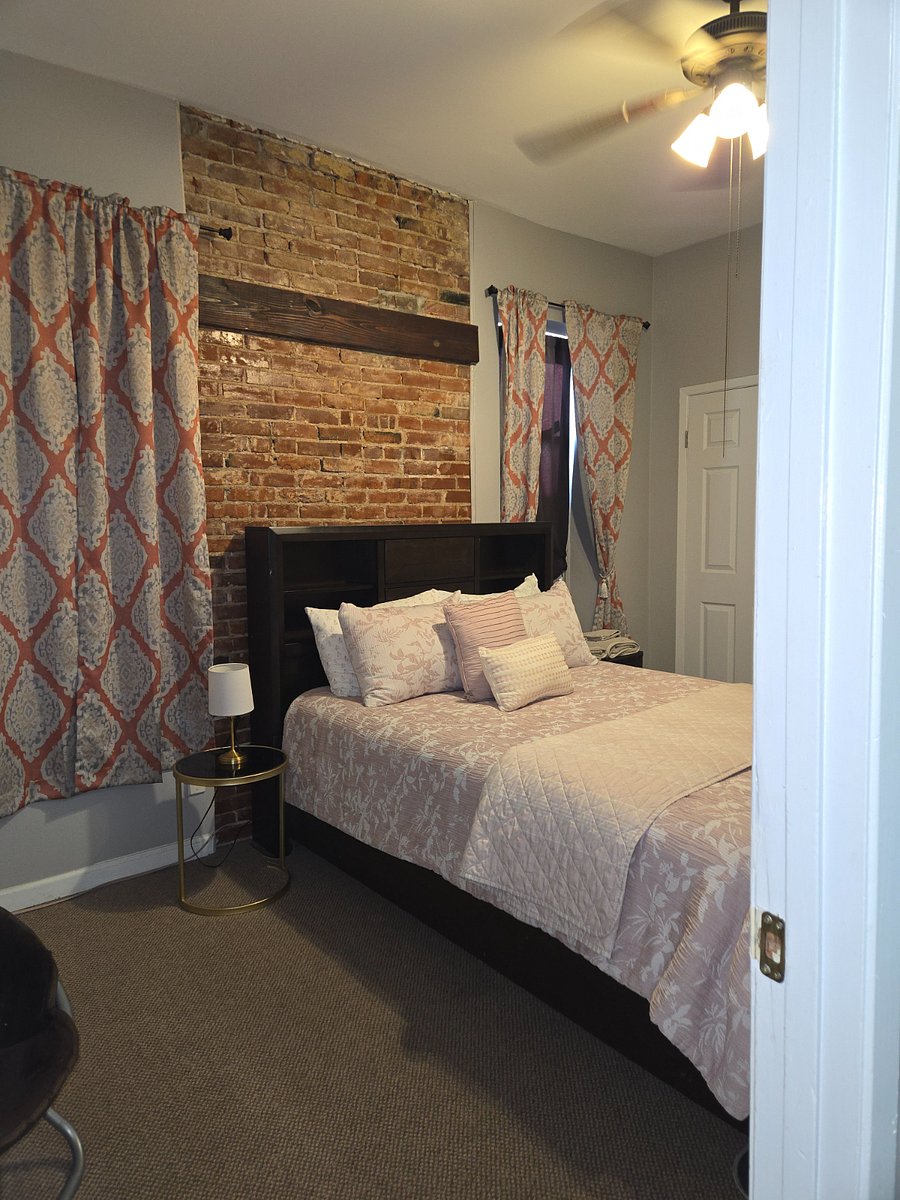 Large middle bedroom # 3 on the 3rd floor