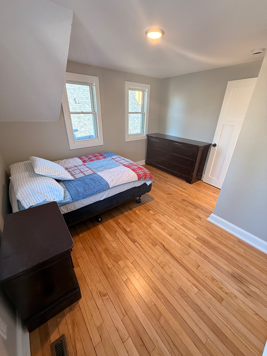 Upstairs Secondary Bedroom - Full Size